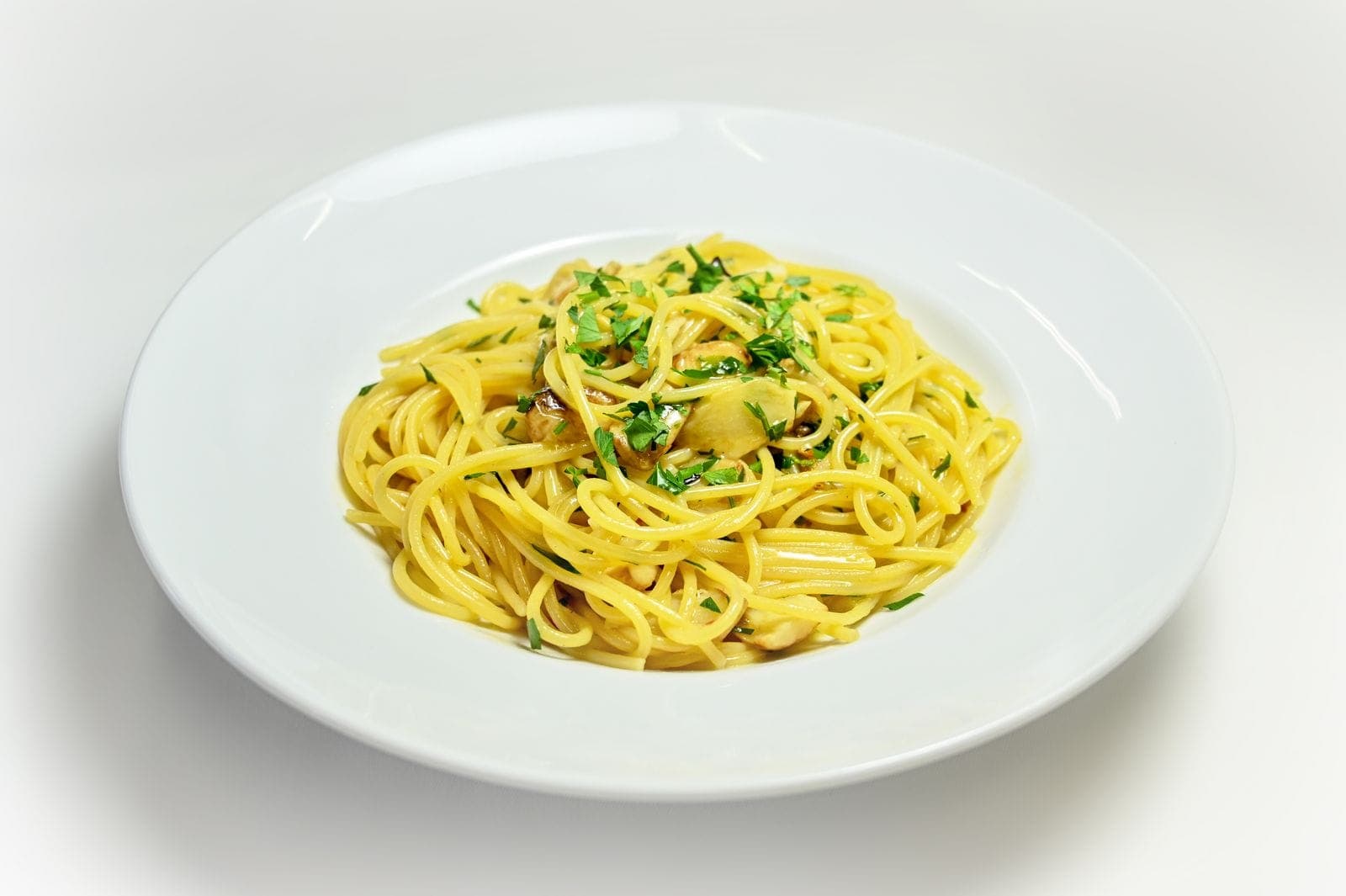 Spaghetti tossed with garlic, olive oil and fresh herbs